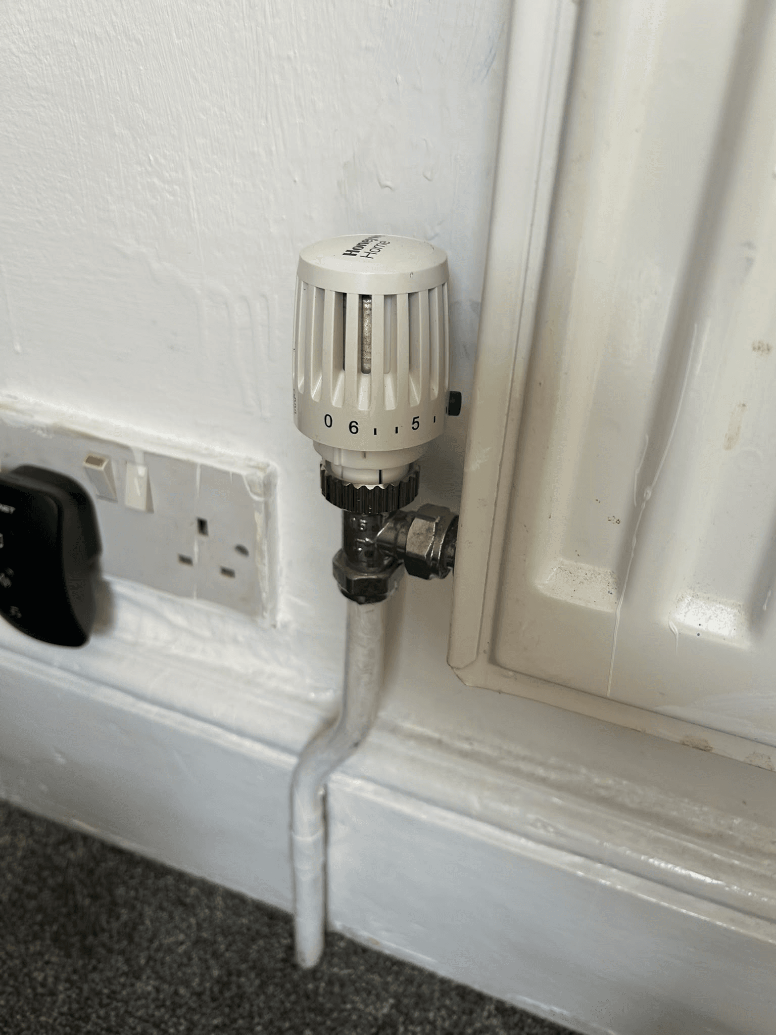 Thermostatic radiator valve installation